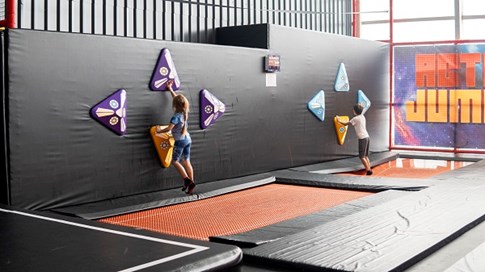 Der EasyJump Trampolinpark in Schwerin, Light Catch