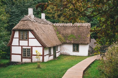 Reetdachhaus im Camp Adventure