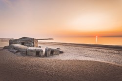 Sonnenuntergang am Atlantik Wall der Nordsee bei Thyborön in Dänemark