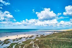 Wolken über dem Strand an der Jammerbugt im nördlichen Jütland in Dänemark