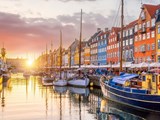 Nyhavn in Kopenhagen im Sonnenuntergang