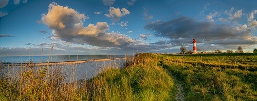 Küste mit Leuchtturm Geltinger Bucht