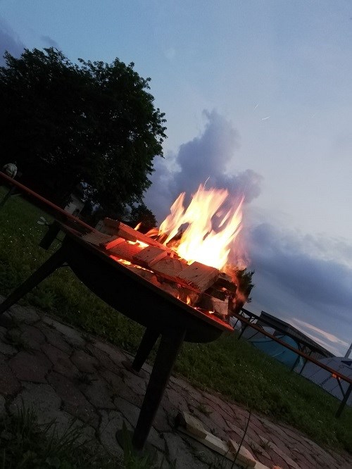 Lagerfeuer im Zeltlage 