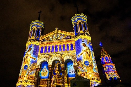 Lichterfest weihnachtliche Kathedrale in Lyon