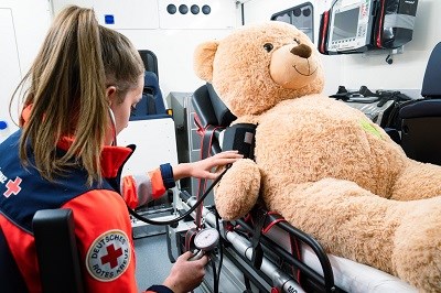 Teddy in Krankenwagen