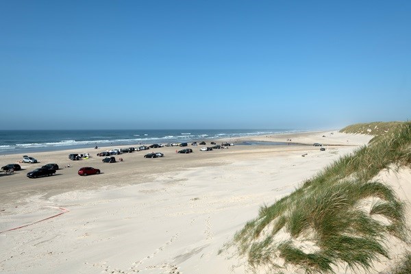 Der Autostrand in Vejers an der dänischen Nordseeküste