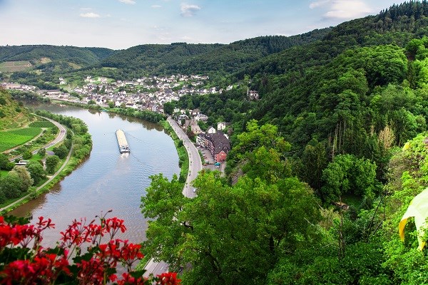 Die Stadt Cochem an der Mosel aus der Vogelperspektive fotografiert