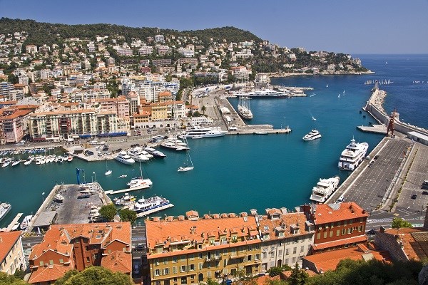 Blick auf den Hafen von Nizza vom Mont Boron